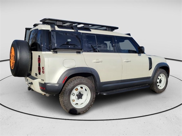 2024 Land Rover Defender 110 S photo 5