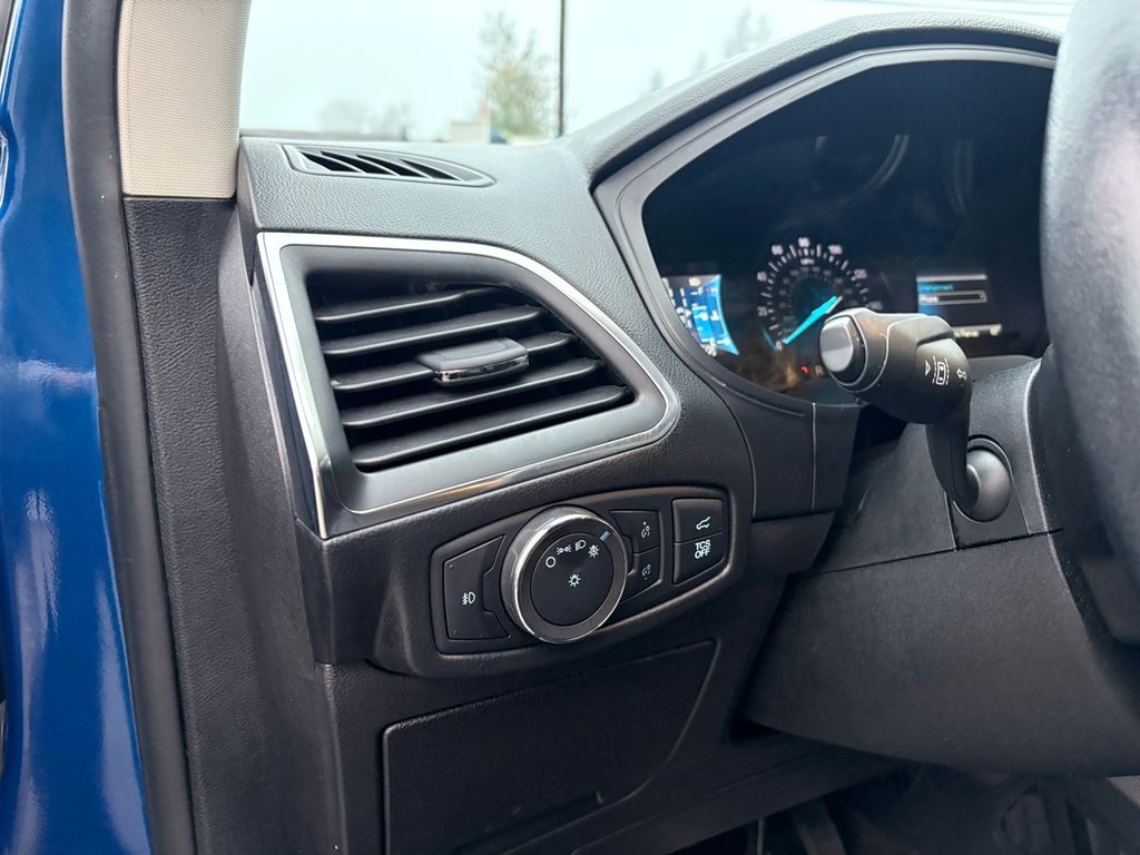 2022 Ford Edge Titanium photo 16