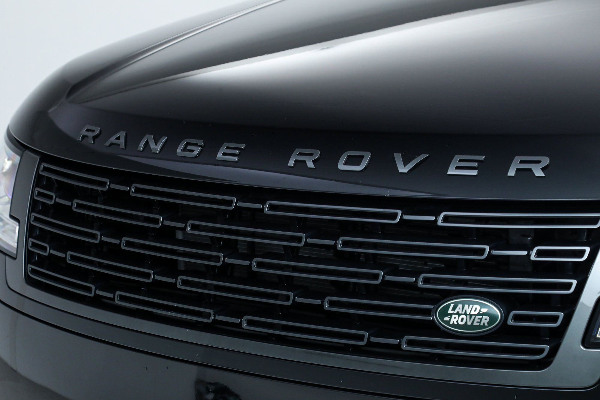 2024 Land Rover Range Rover SE photo 9