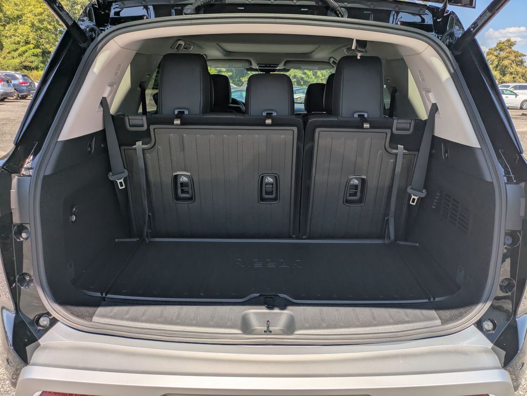 2025 Nissan Pathfinder Platinum photo 26