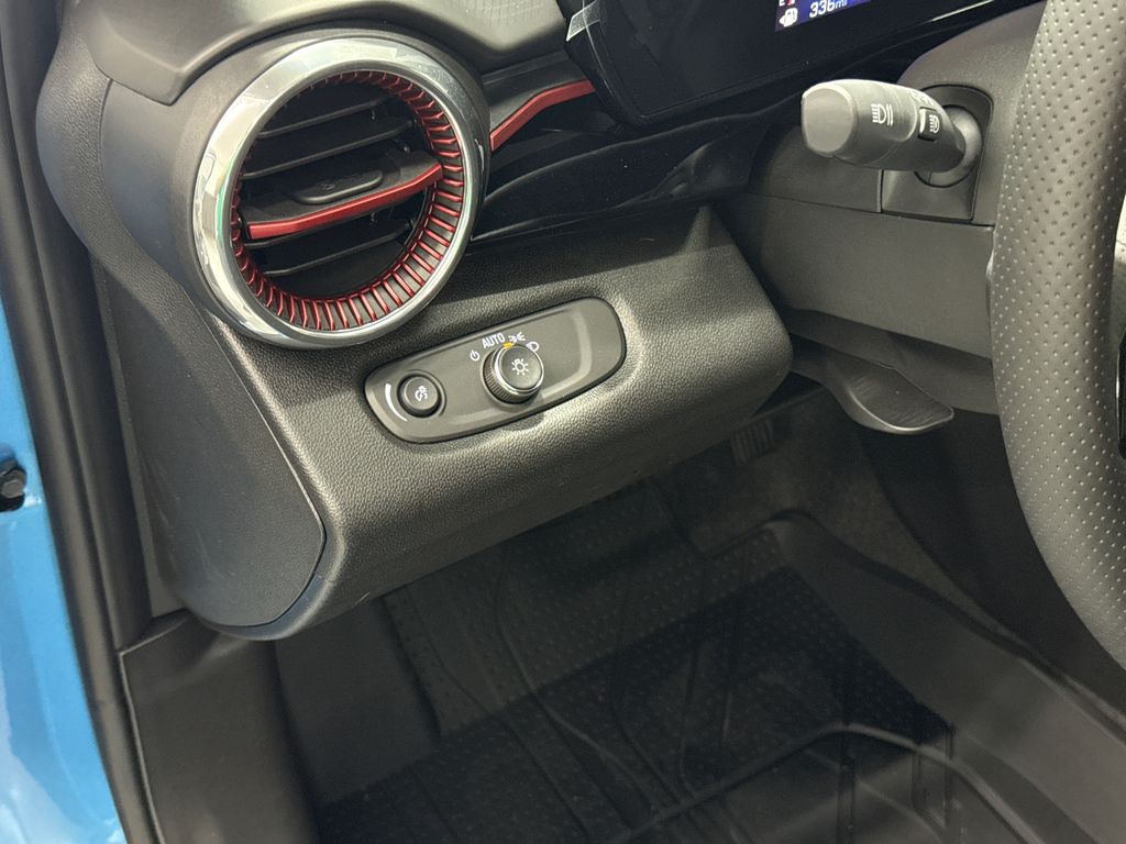 2025 Chevrolet Trax photo 14