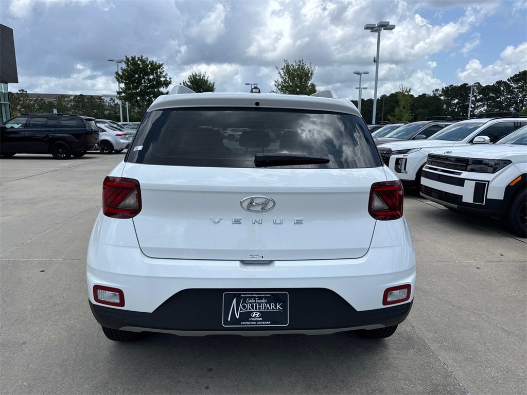 2025 Hyundai Venue SEL photo 4