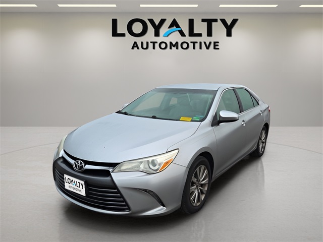2015 Toyota Camry XLE's photo