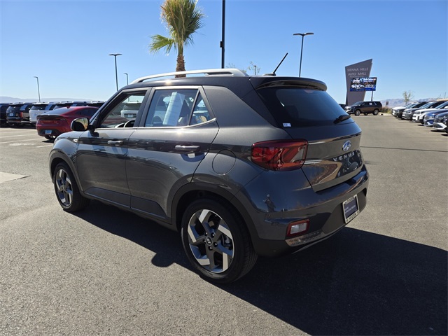 2024 Hyundai Venue Limited photo 4