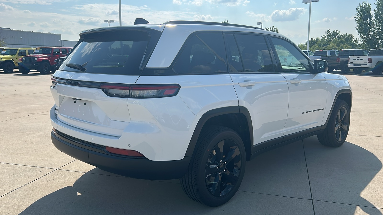 2025 Jeep Grand Cherokee Altitude X photo 3
