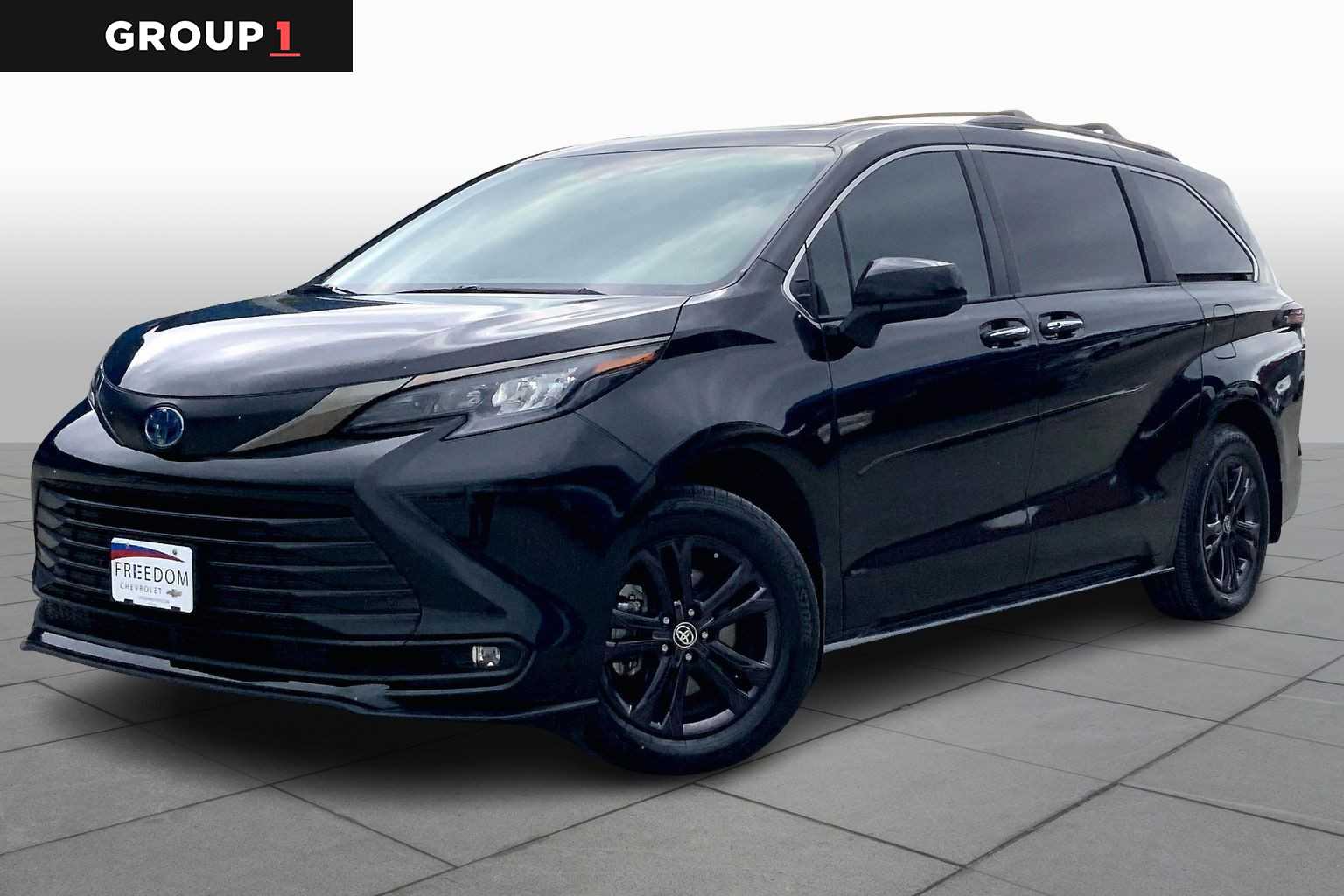 2024 Toyota Sienna Woodland Edition's photo