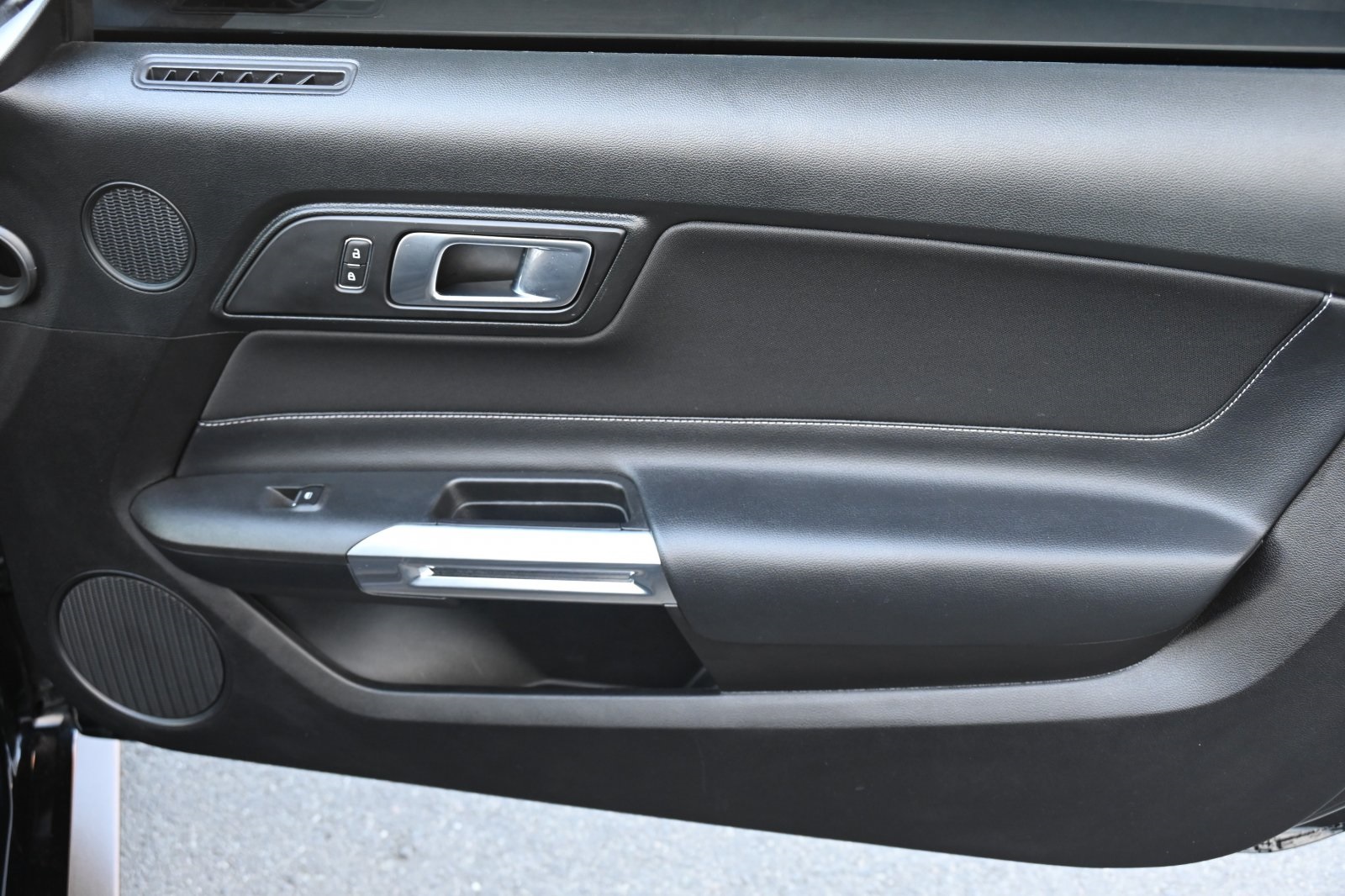 2021 Ford Mustang EcoBoost photo 19