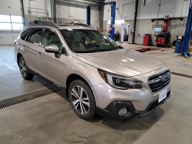 2018 Subaru Outback Limited's photo
