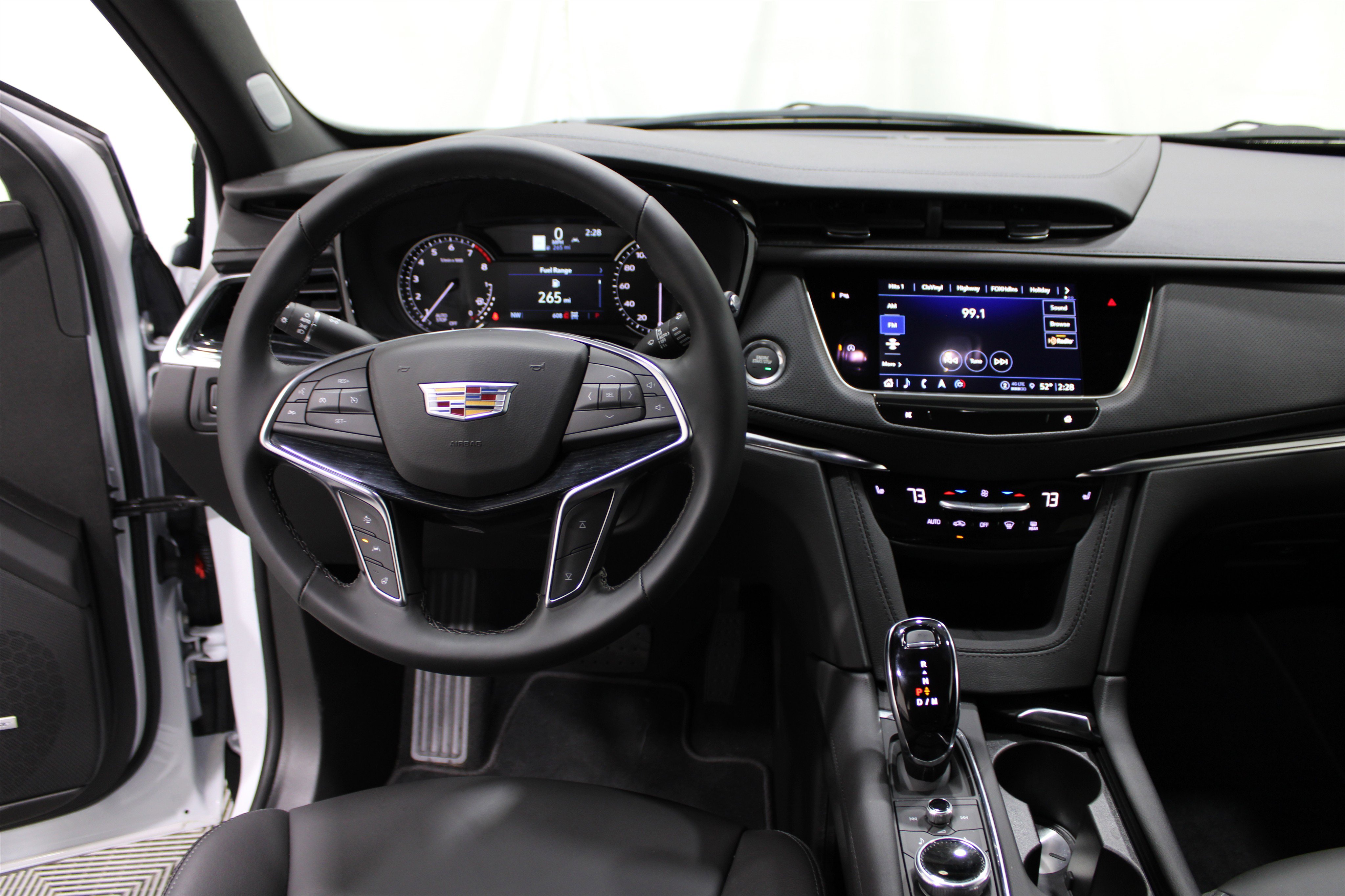 2025 Cadillac XT5 Premium Luxury photo 2