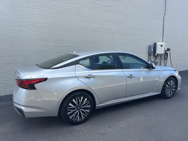 2023 Nissan Altima 2.5 SV photo 3