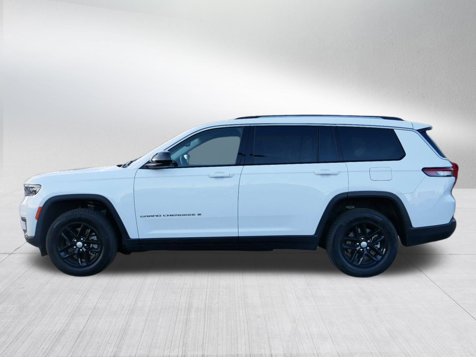 2023 Jeep Grand Cherokee Laredo photo 2