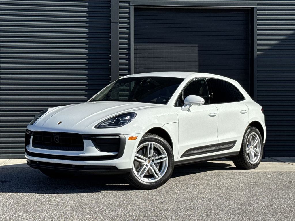 2024 Porsche Macan Base's photo