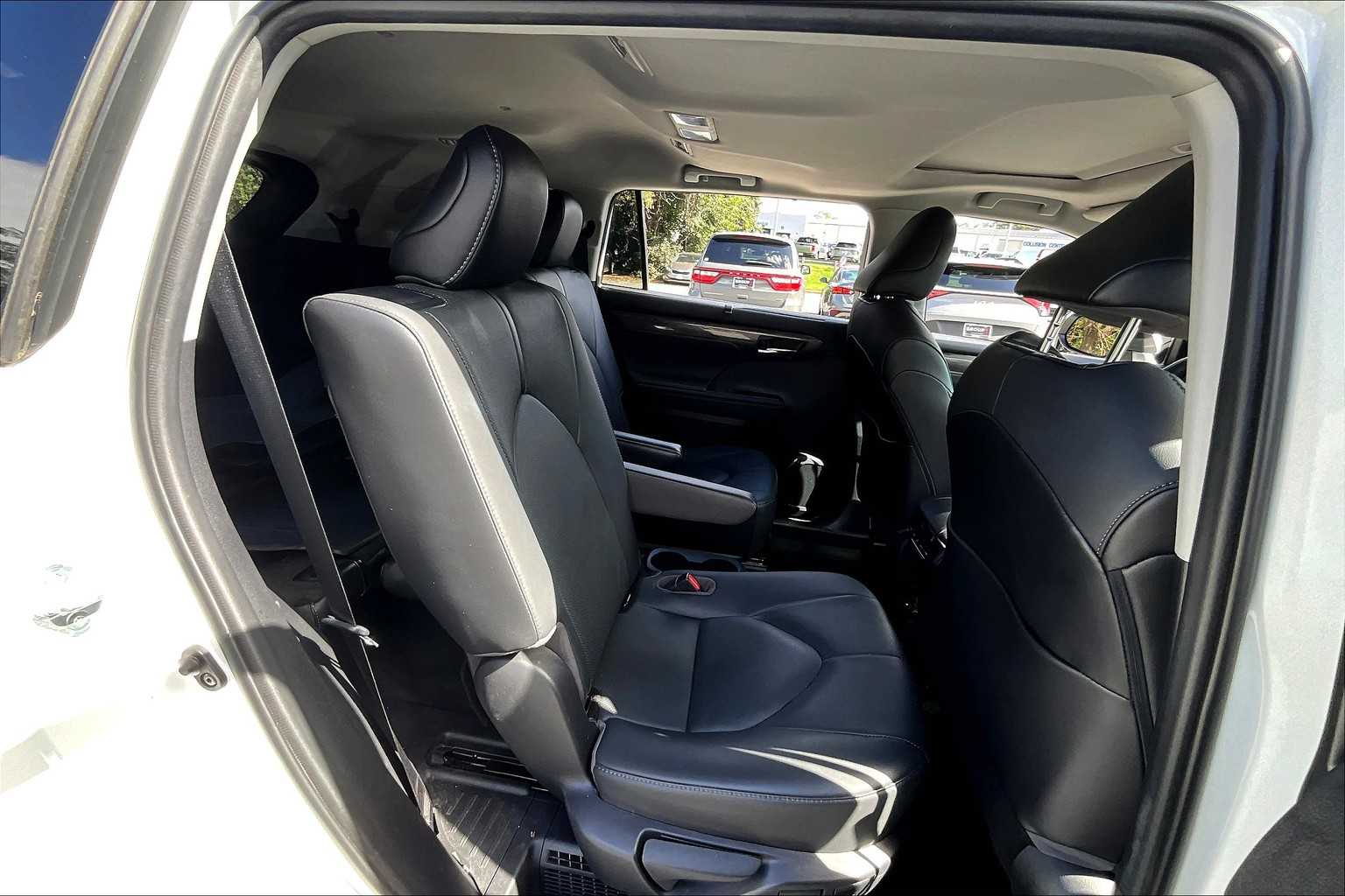 2021 Toyota Highlander Hybrid Limited photo 18