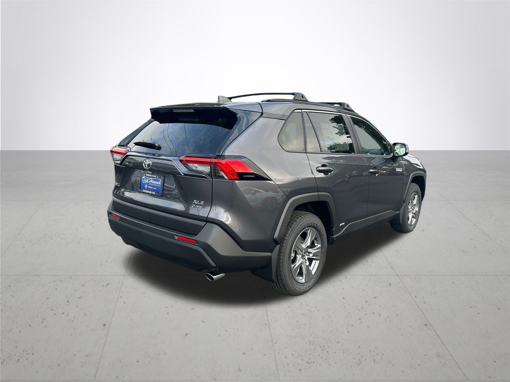2025 Toyota RAV4 Hybrid XLE photo 6
