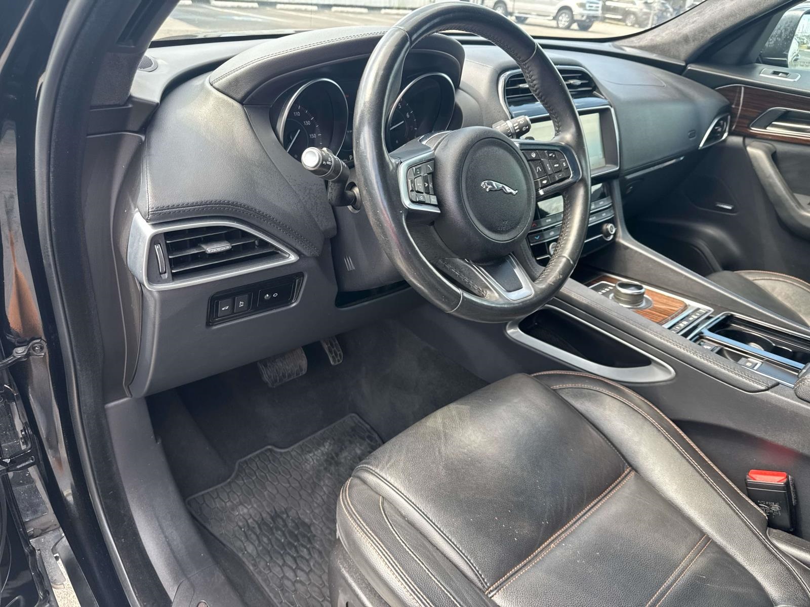 2020 Jaguar F-PACE Prestige photo 17