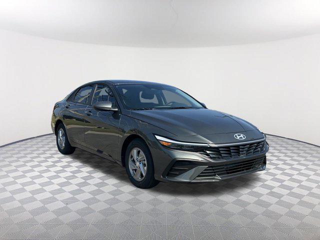 2025 Hyundai Elantra SE photo 3