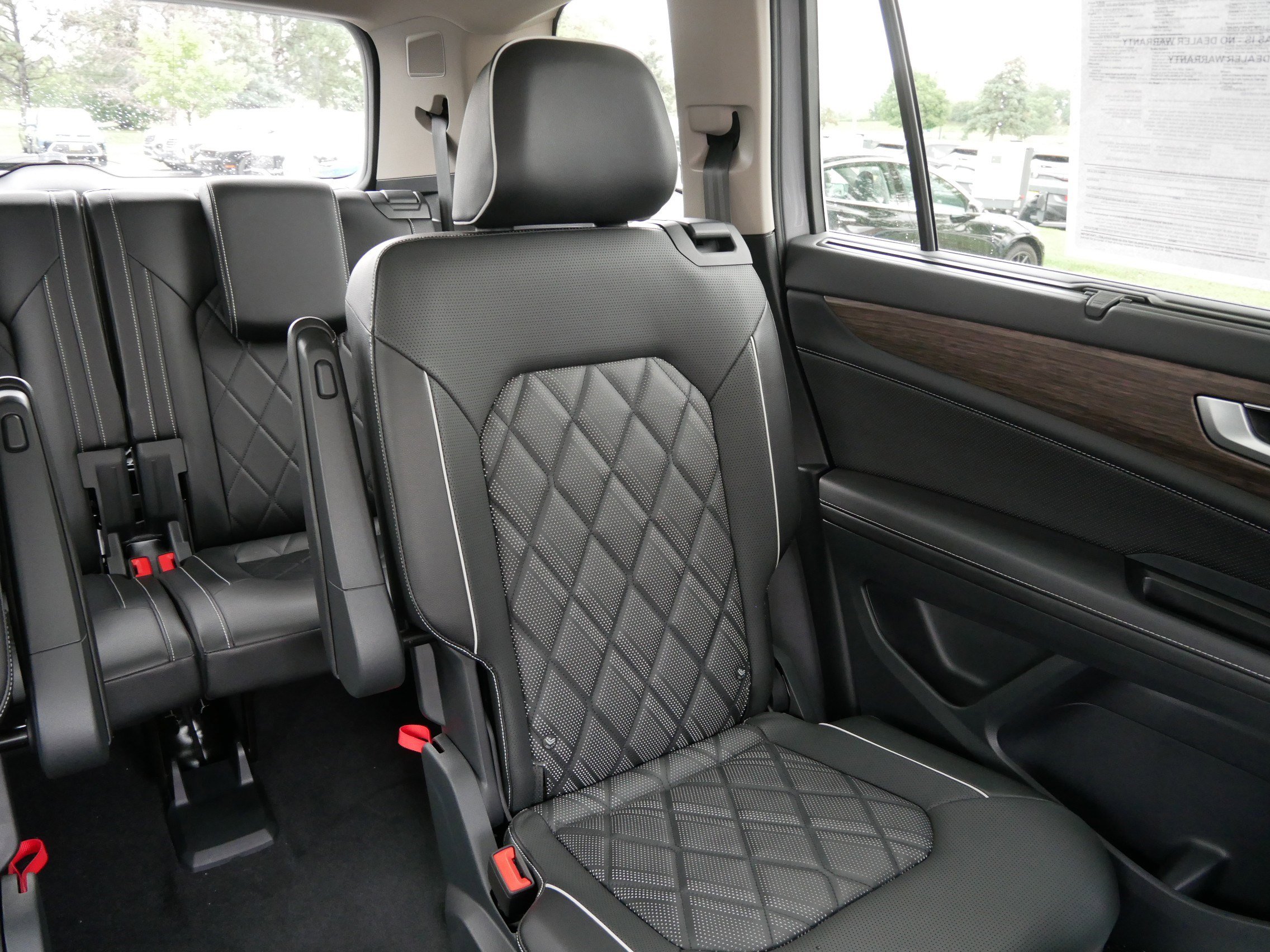 2024 Volkswagen Atlas SEL Premium R-Line photo 13