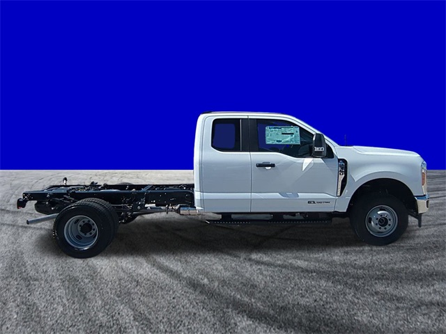 2025 Ford F-350 XL photo 3