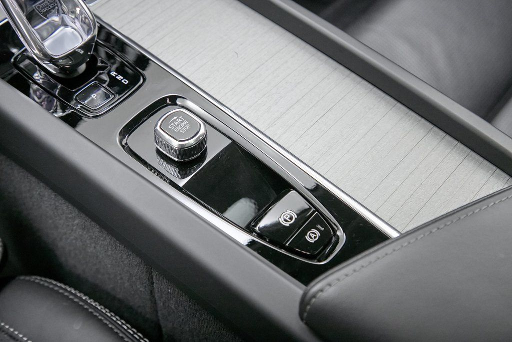 2024 VOLVO V60CC - Image 18