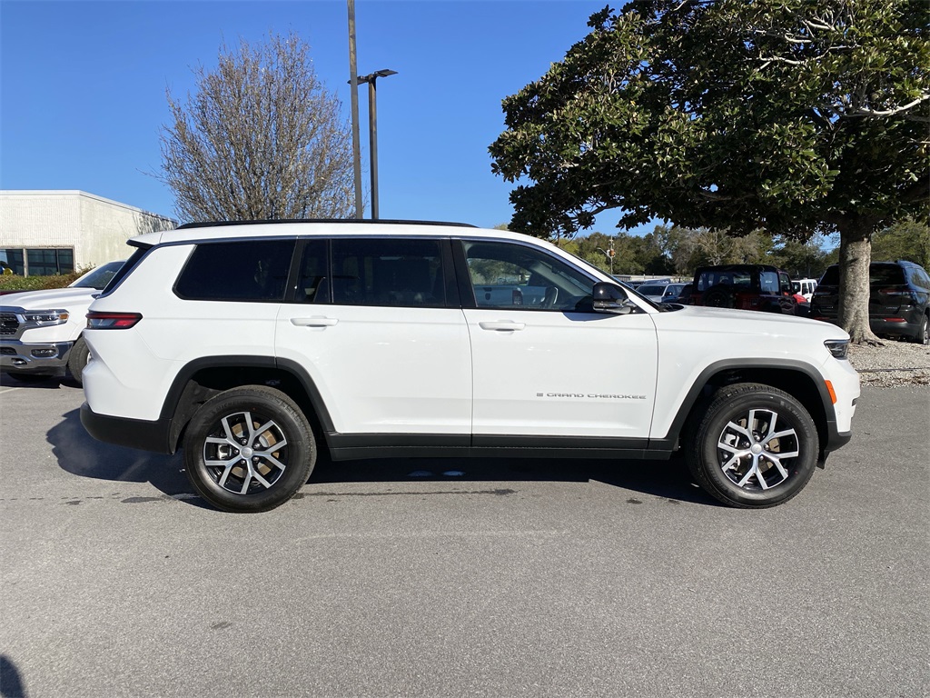 2025 Jeep Grand Cherokee Limited photo 3