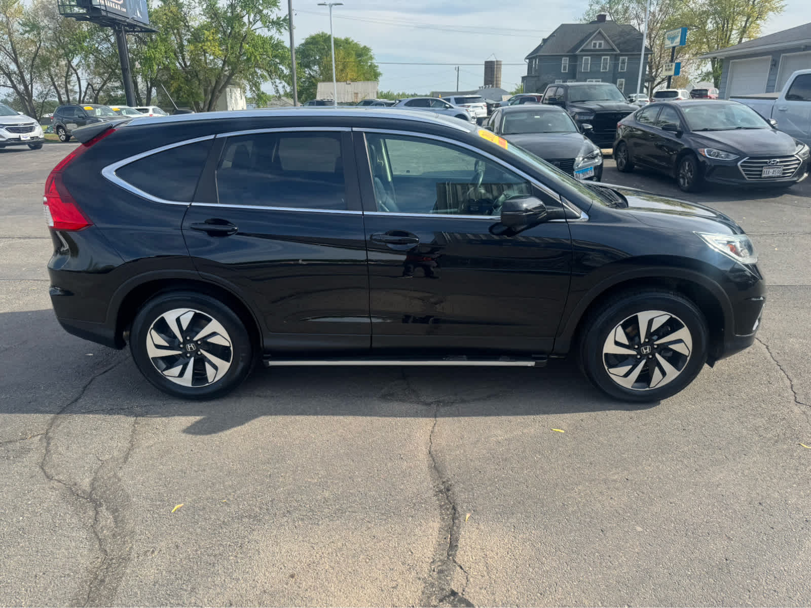 2016 Honda CR-V Touring photo 2