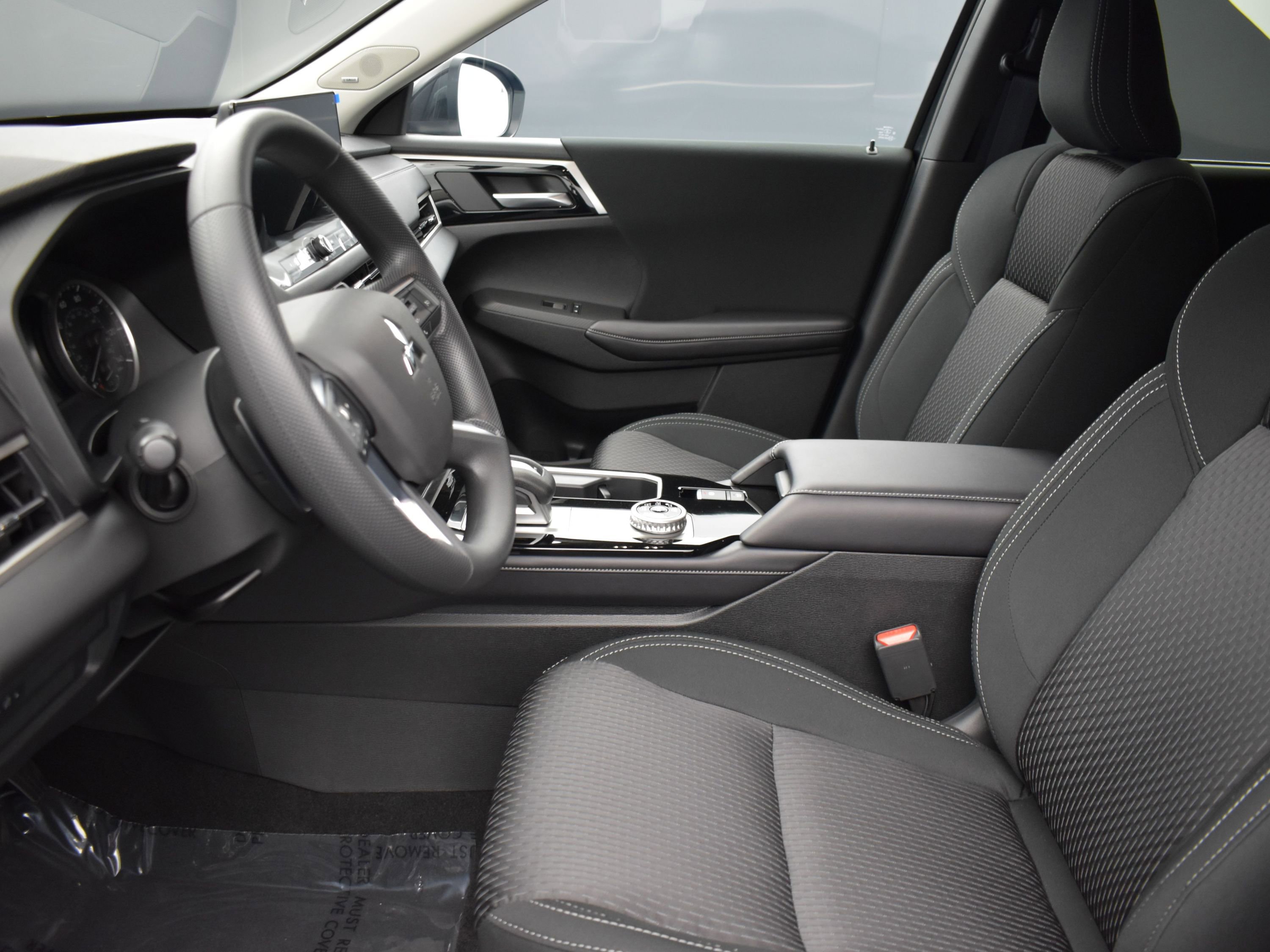 2025 Mitsubishi Outlander ES photo 9