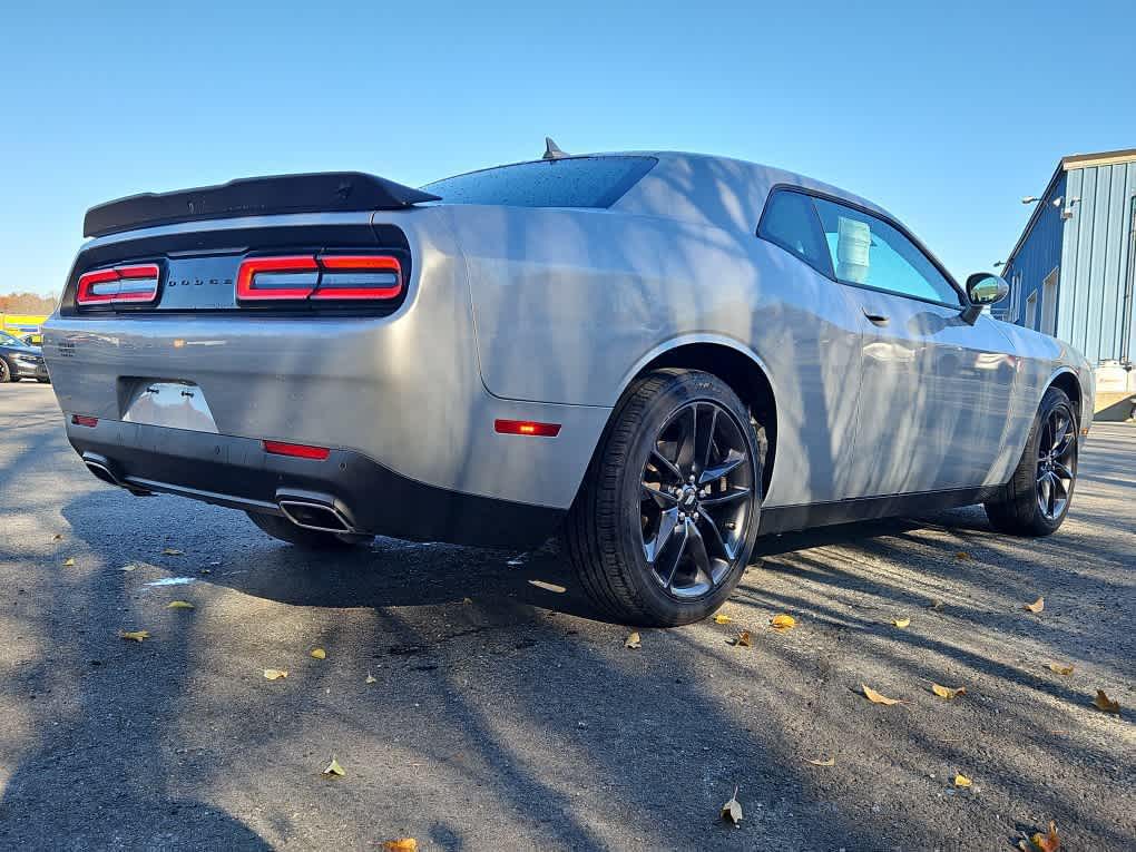 2021 Dodge Challenger SXT photo 4