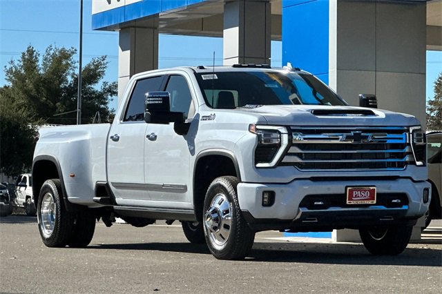 2026 Chevrolet Silverado 3500HD High Country photo 2