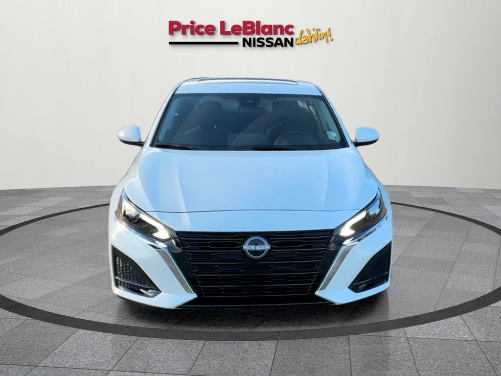 2025 Nissan Altima SV photo 2