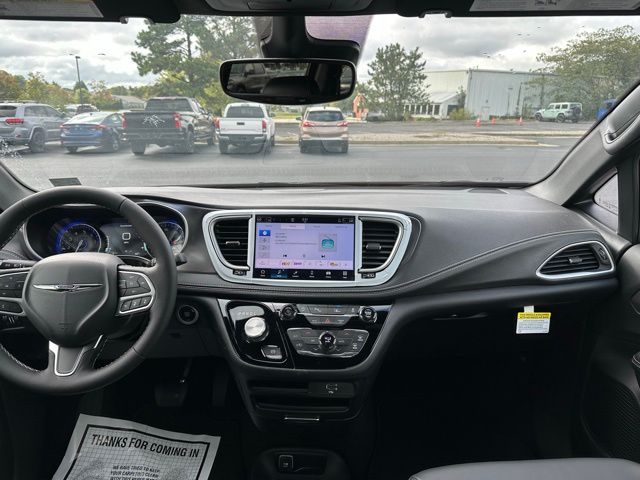 2026 Chrysler Pacifica photo 25