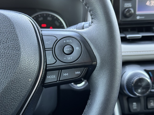 2020 Toyota RAV4 XLE Premium photo 17