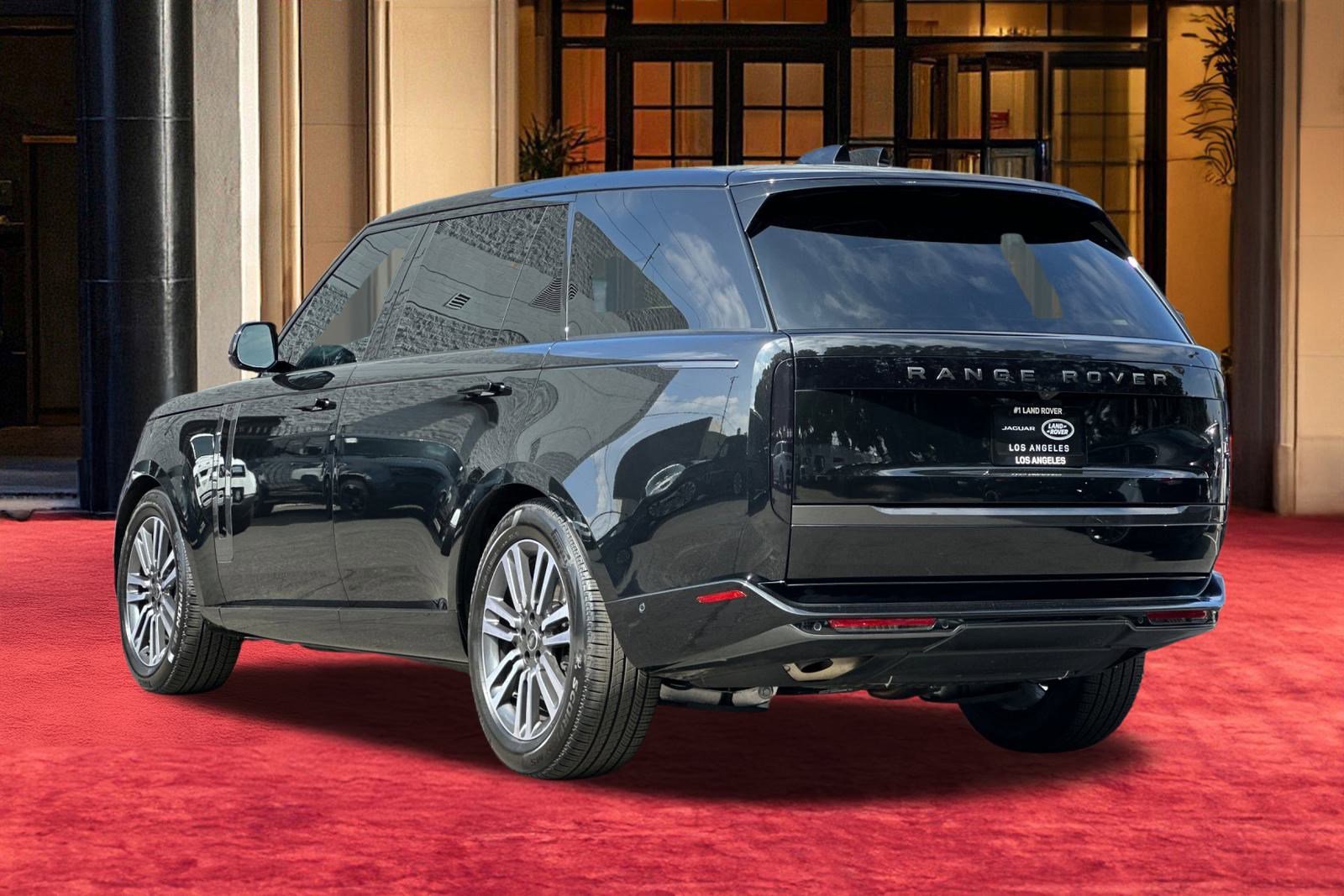 2025 Land Rover Range Rover SE photo 2