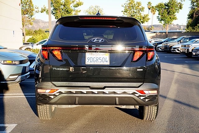 Used 2023 Black Hyundai SE image 7