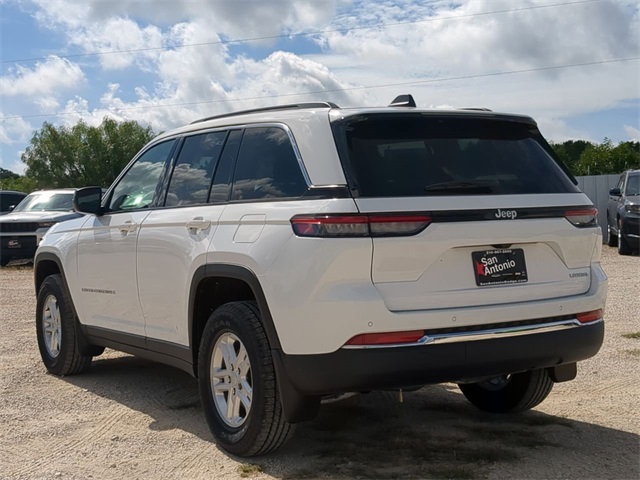 2025 Jeep Grand Cherokee Laredo photo 5