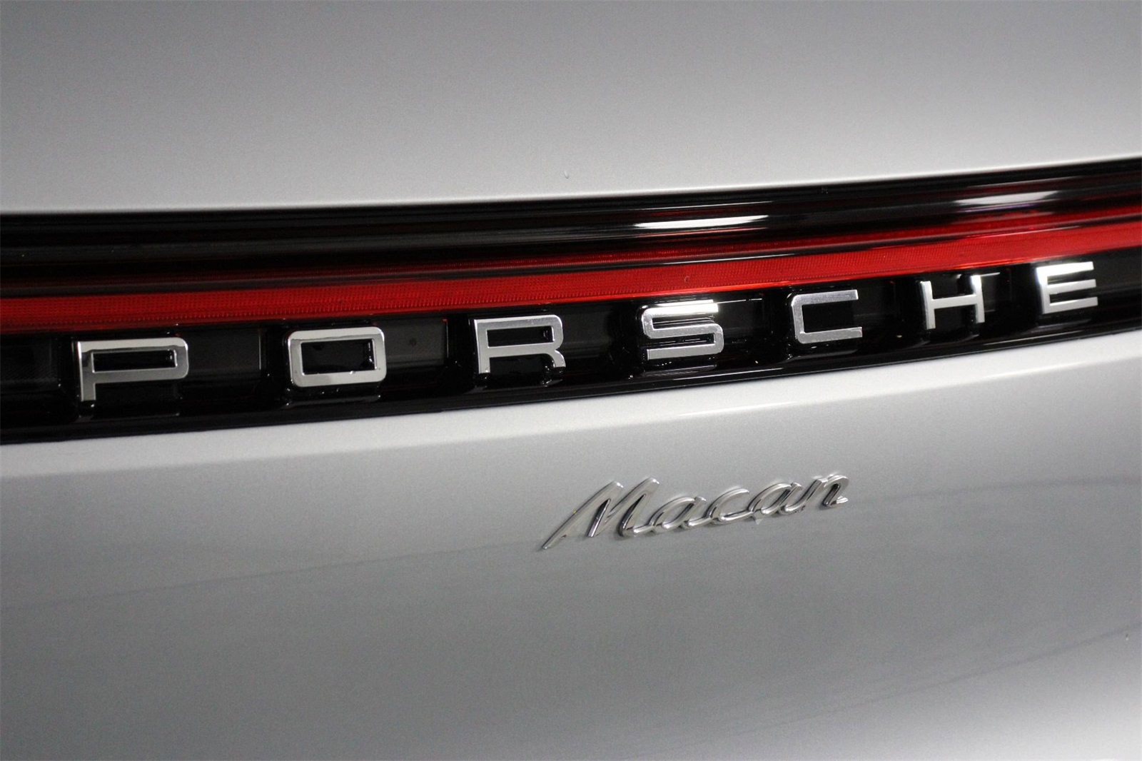 2025 Porsche Macan photo 22