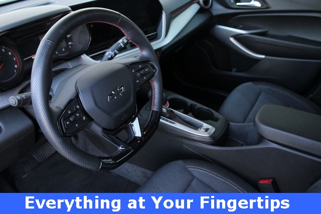 2024 Chevrolet Trax photo 2