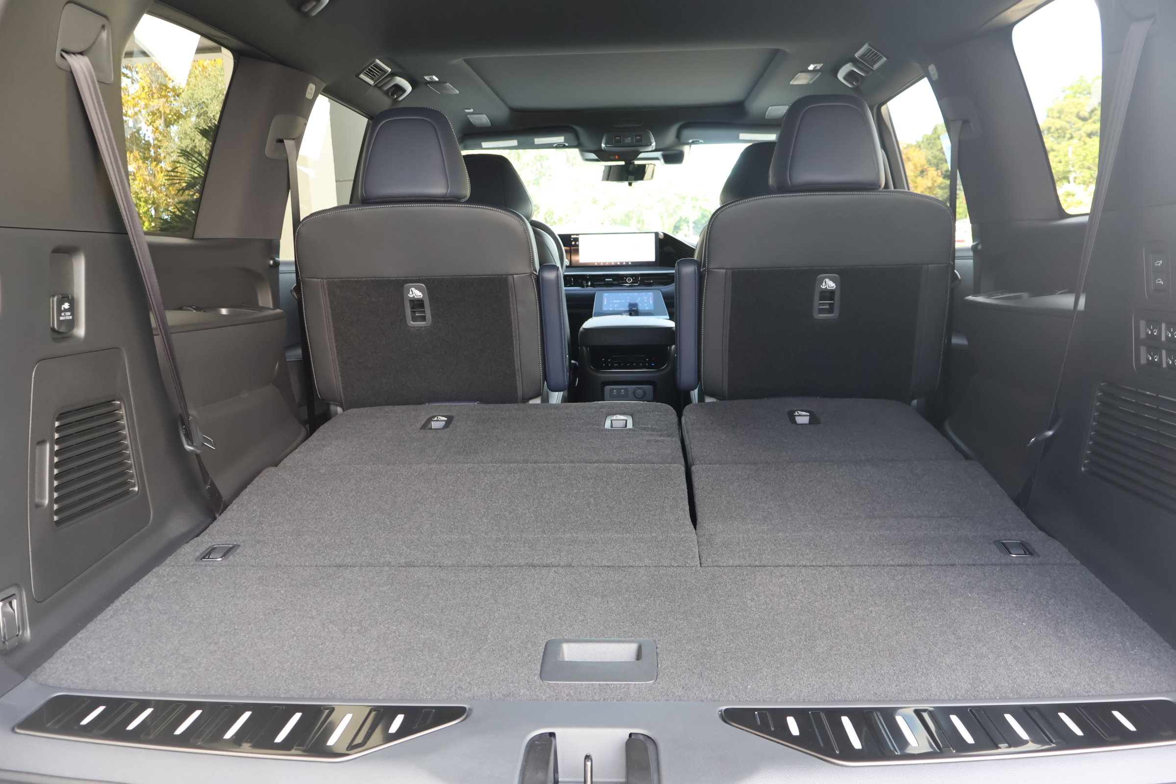 2026 Infiniti QX80 Sensory photo 18