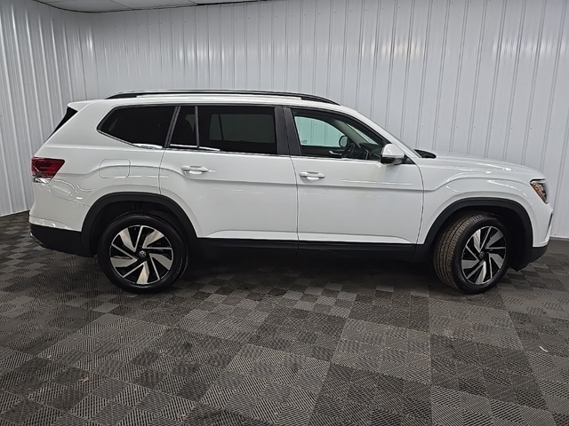 2024 Volkswagen Atlas SE Technology photo 2