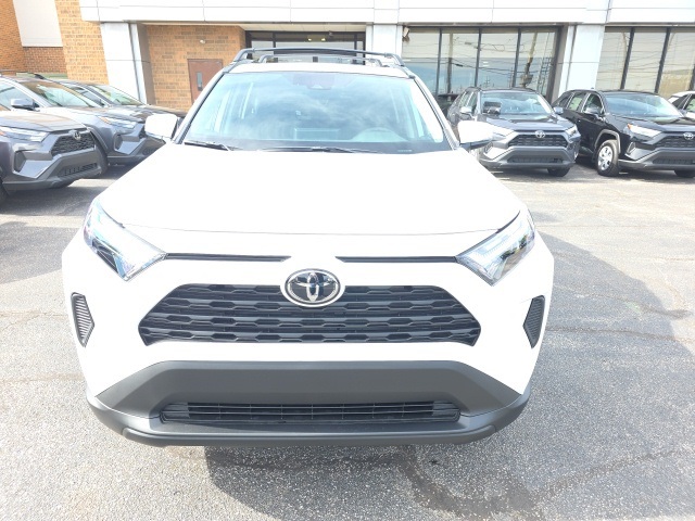 2025 Toyota RAV4 XLE's photo