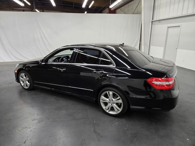 2013 Mercedes Benz E 350 photo 3
