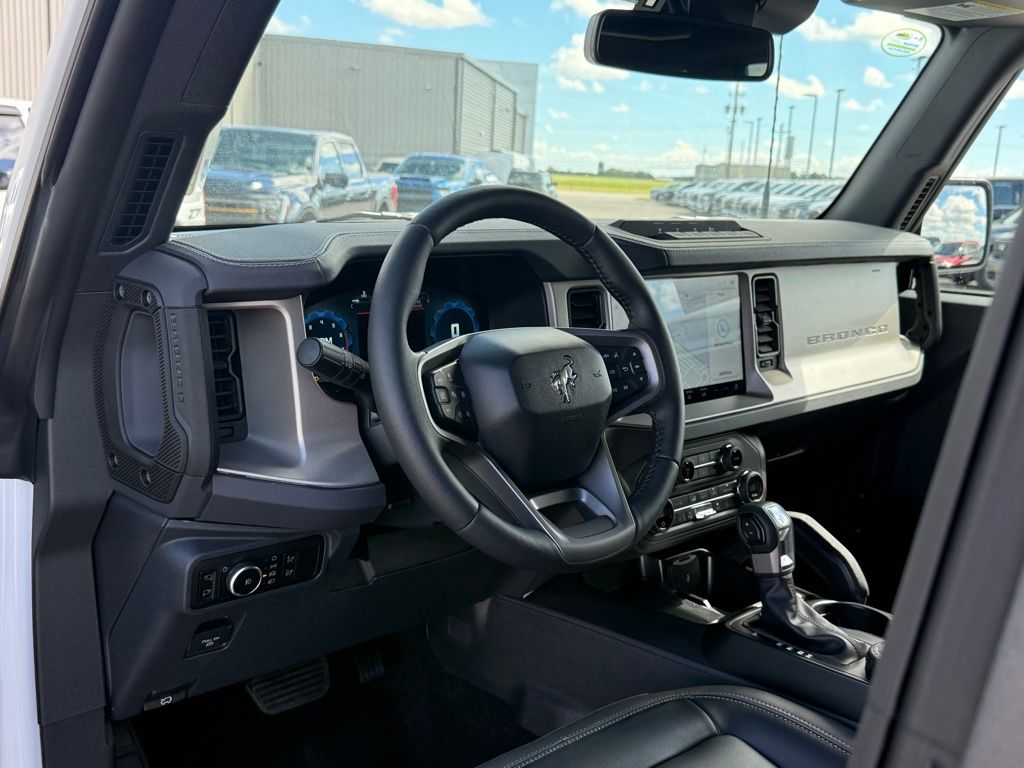 2025 Ford Bronco Outer Banks photo 3