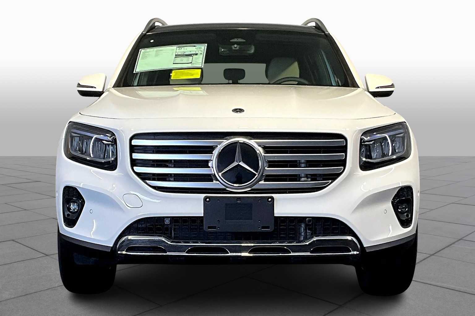 2026 Mercedes Benz GLB 250 4MATIC photo 2