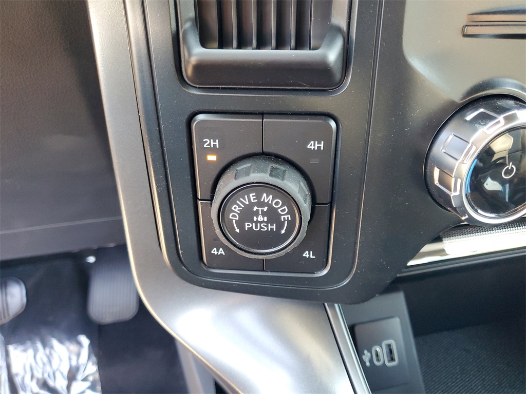 2025 Ford F-150 Lariat photo 19