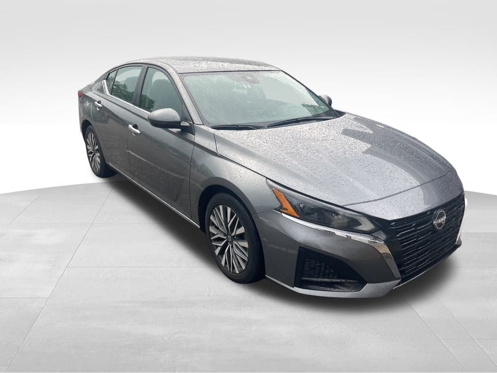 2023 Nissan Altima 2.5 SV photo 3
