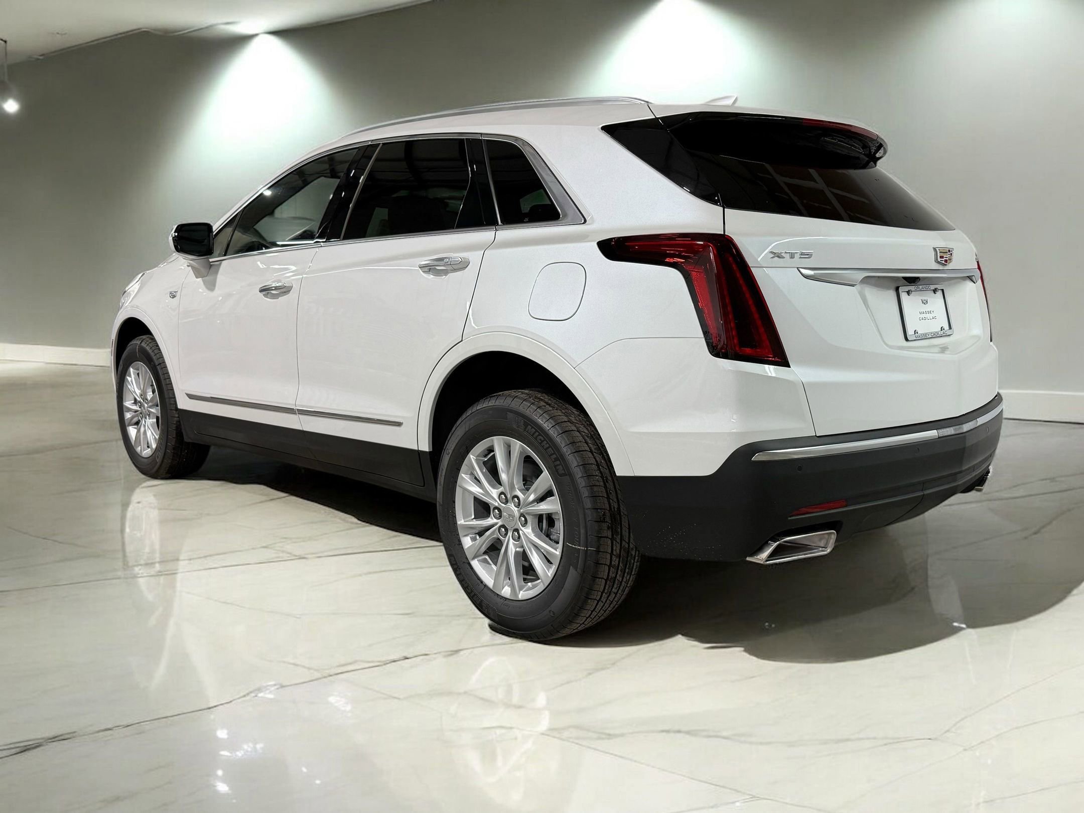 2025 Cadillac XT5 Luxury photo 2