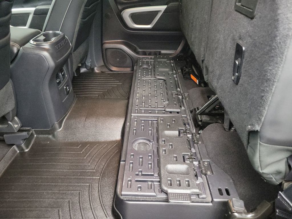 2017 Nissan Titan PRO-4X photo 17