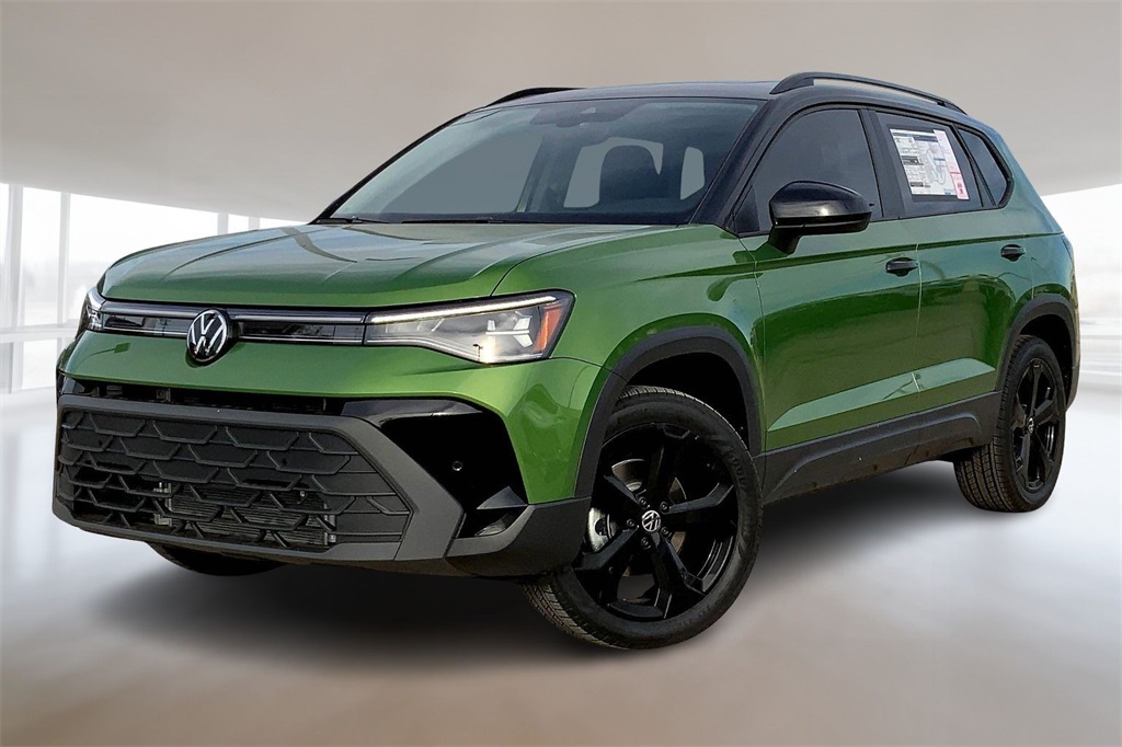 2026 Volkswagen Taos SE Black's photo