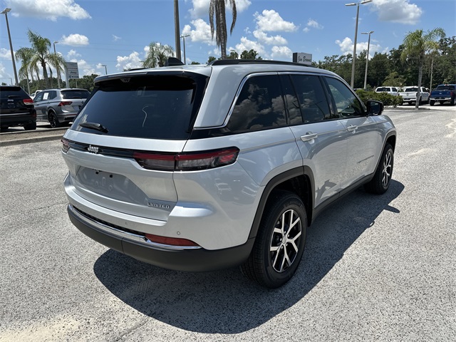 2025 Jeep Grand Cherokee Limited photo 3