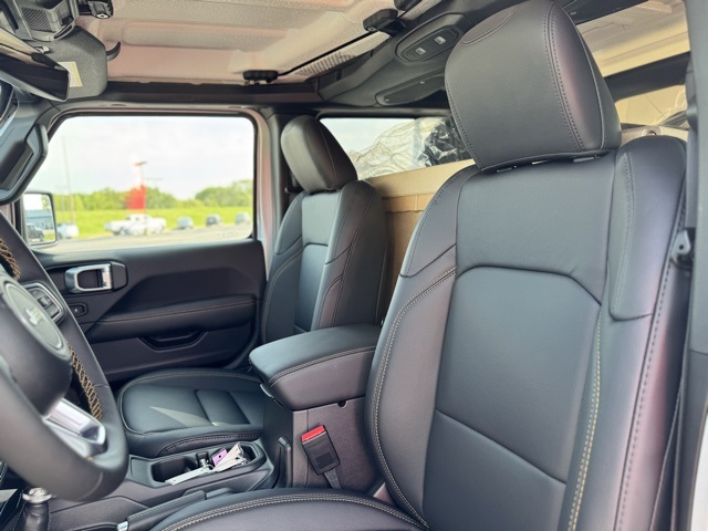 2024 Jeep Wrangler Sahara photo 16