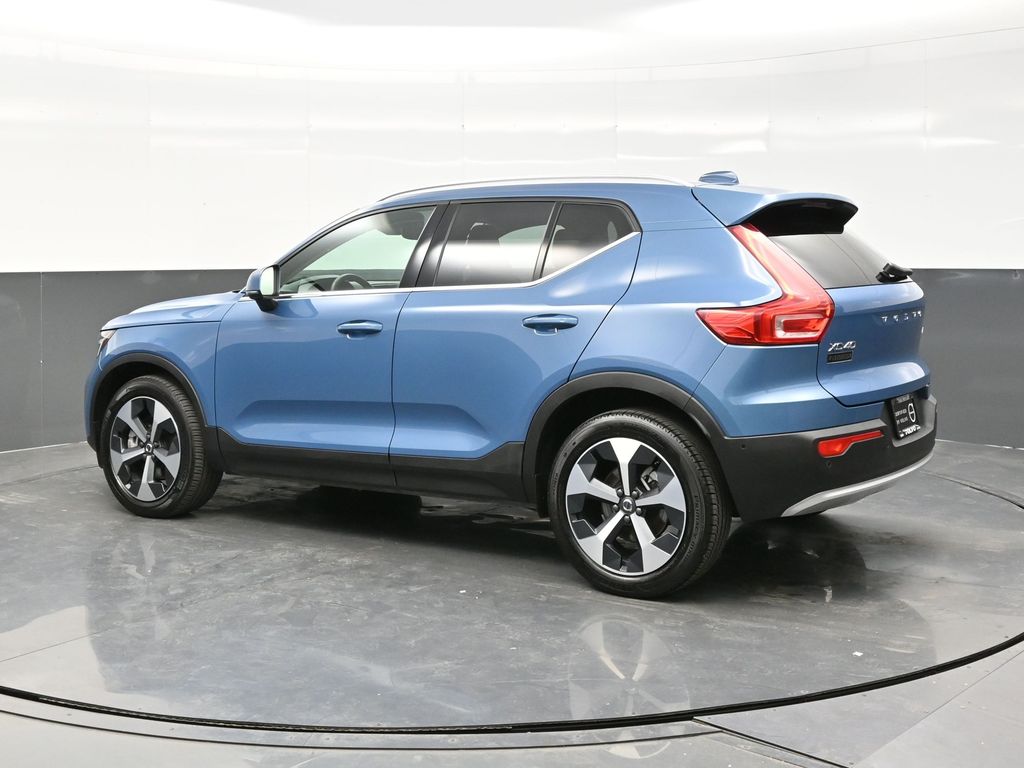 2025 Volvo XC40 Plus photo 3